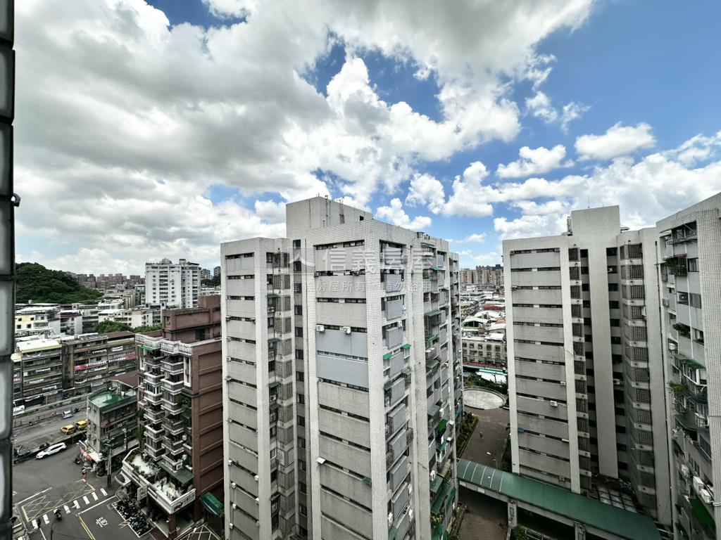 景觀飛駝三房平面車位房屋室內格局與周邊環境