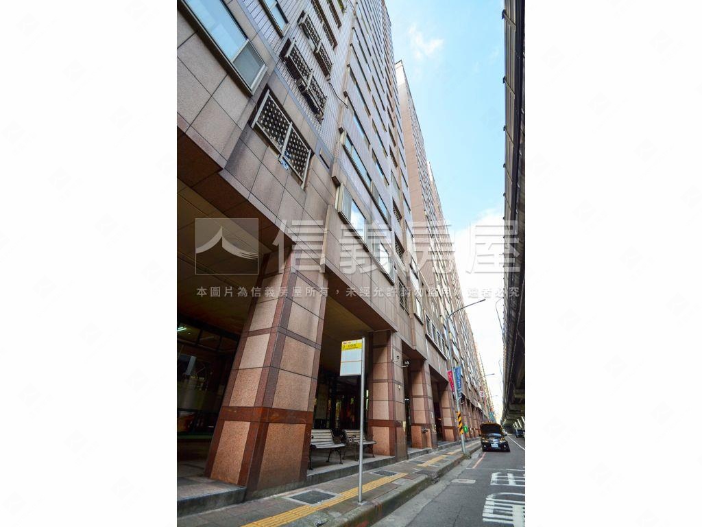 招財進寶雙層店面房屋室內格局與周邊環境