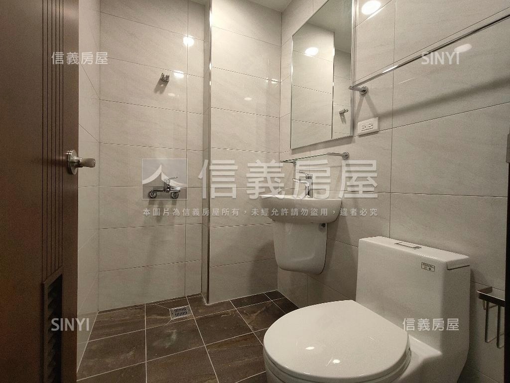 市政質感美裝車位平移房屋室內格局與周邊環境