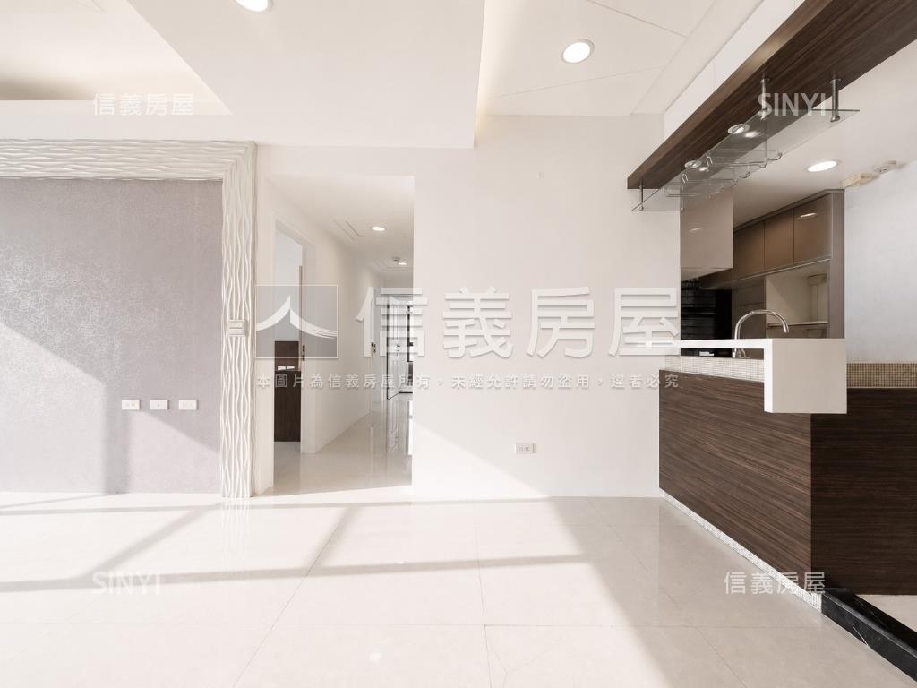 阿曼朝南明亮３房房屋室內格局與周邊環境