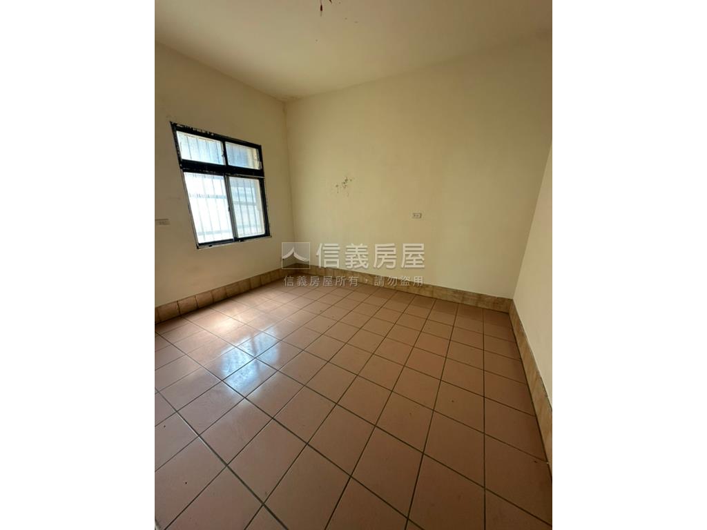 臨路邊間大透天房屋室內格局與周邊環境