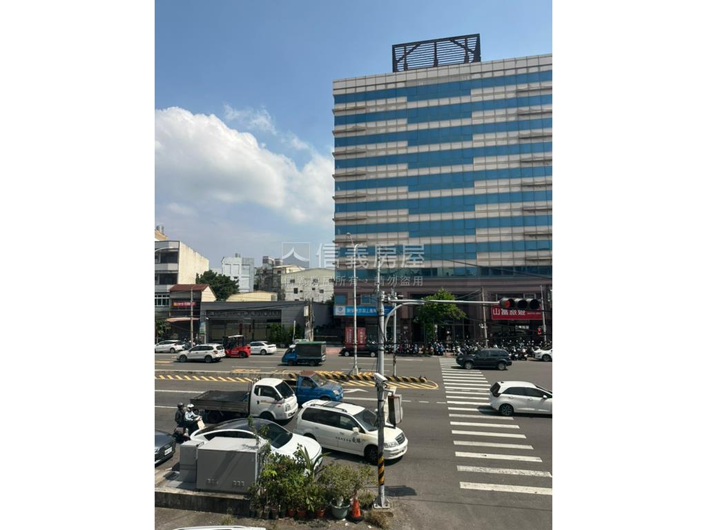 臨路邊間大透天房屋室內格局與周邊環境