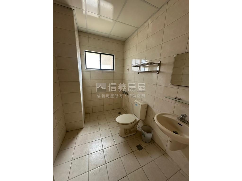 臨路邊間大透天房屋室內格局與周邊環境