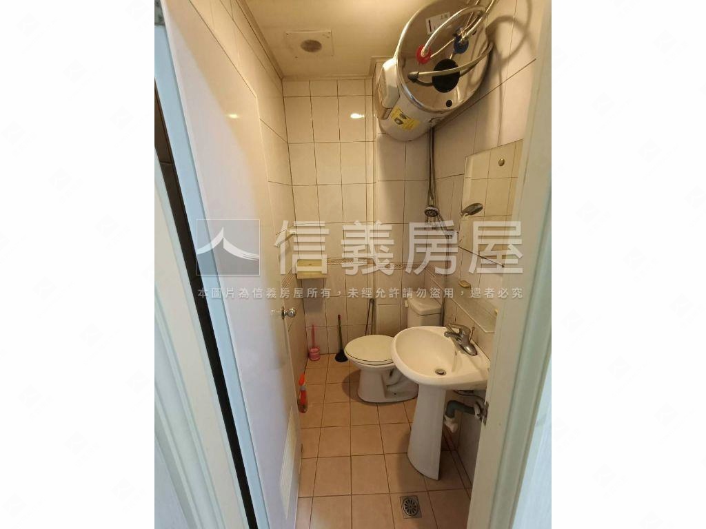 逢甲黃金收租透套房屋室內格局與周邊環境