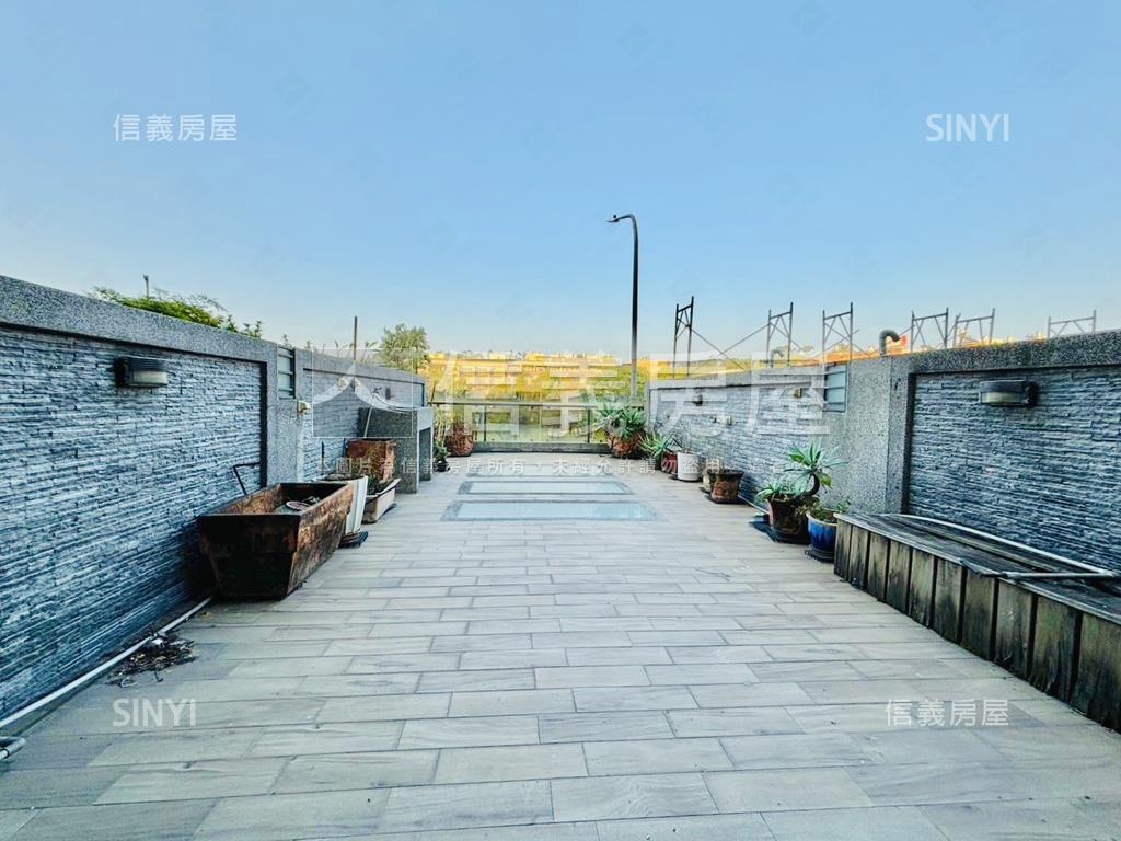 公園首排正路大地坪車墅房屋室內格局與周邊環境