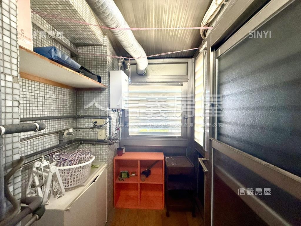 松山新城景觀高樓附車位房屋室內格局與周邊環境