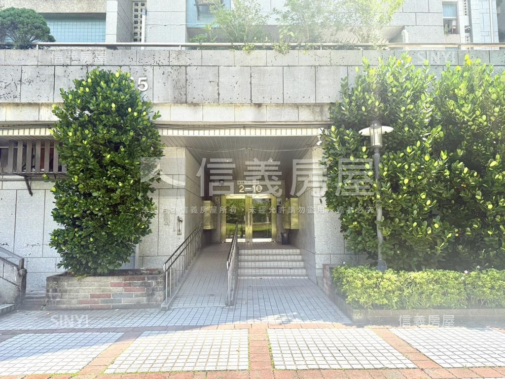 松山新城景觀高樓附車位房屋室內格局與周邊環境