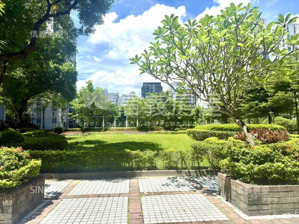 松山新城景觀高樓附車位房屋室內格局與周邊環境