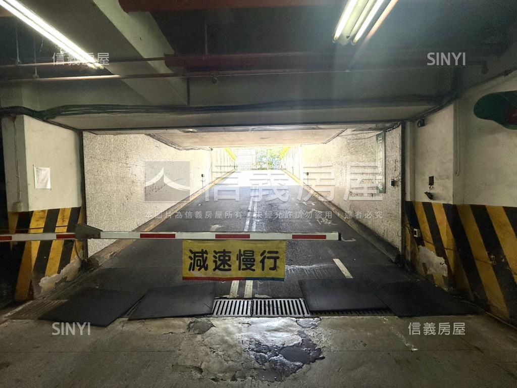 松山新城景觀高樓附車位房屋室內格局與周邊環境