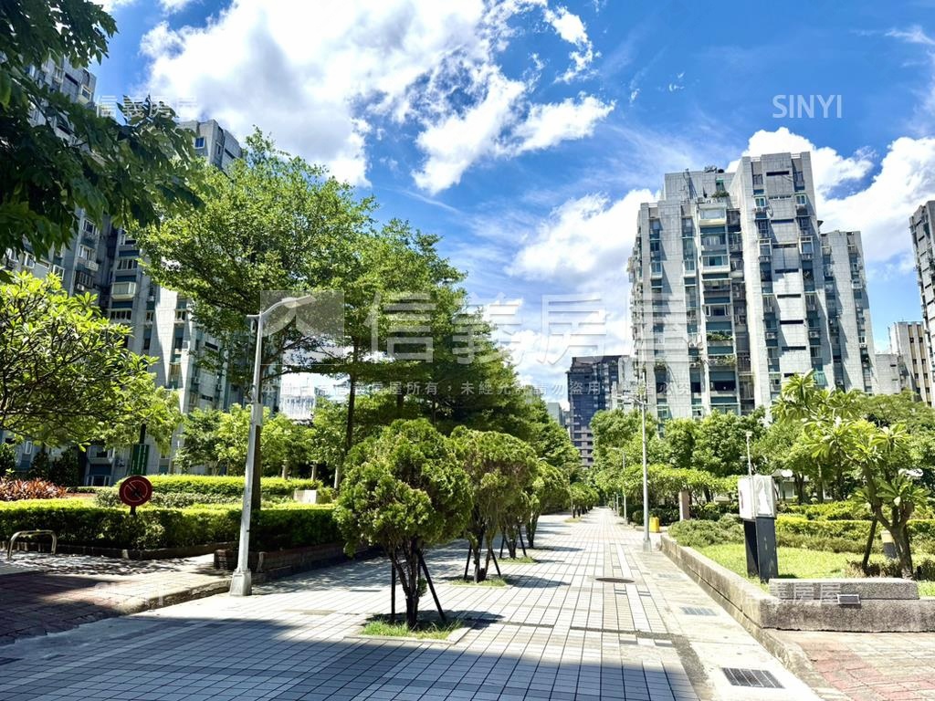 松山新城景觀高樓附車位房屋室內格局與周邊環境