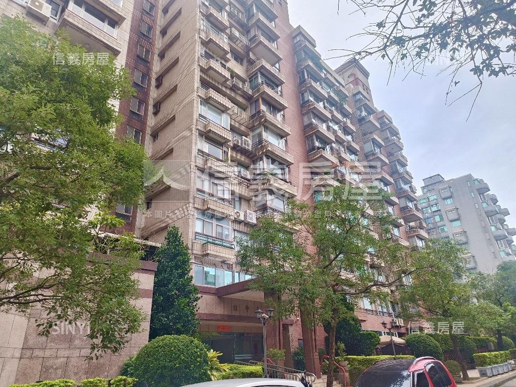 近捷運公園三房車位房屋室內格局與周邊環境