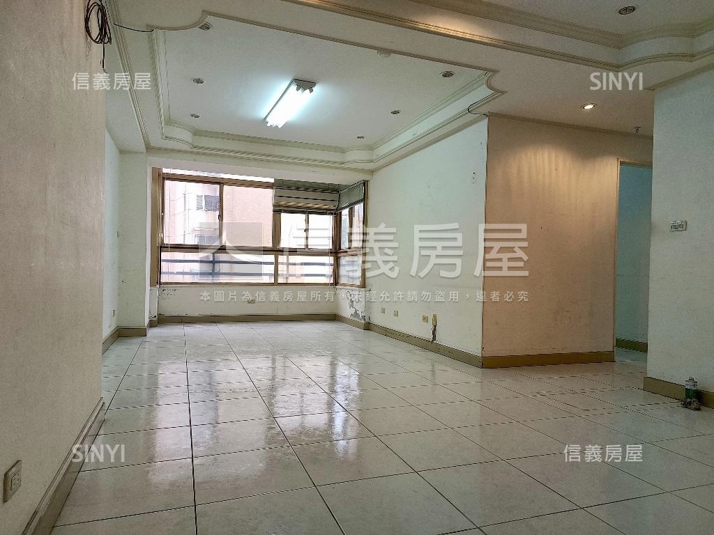 近捷運公園三房車位房屋室內格局與周邊環境