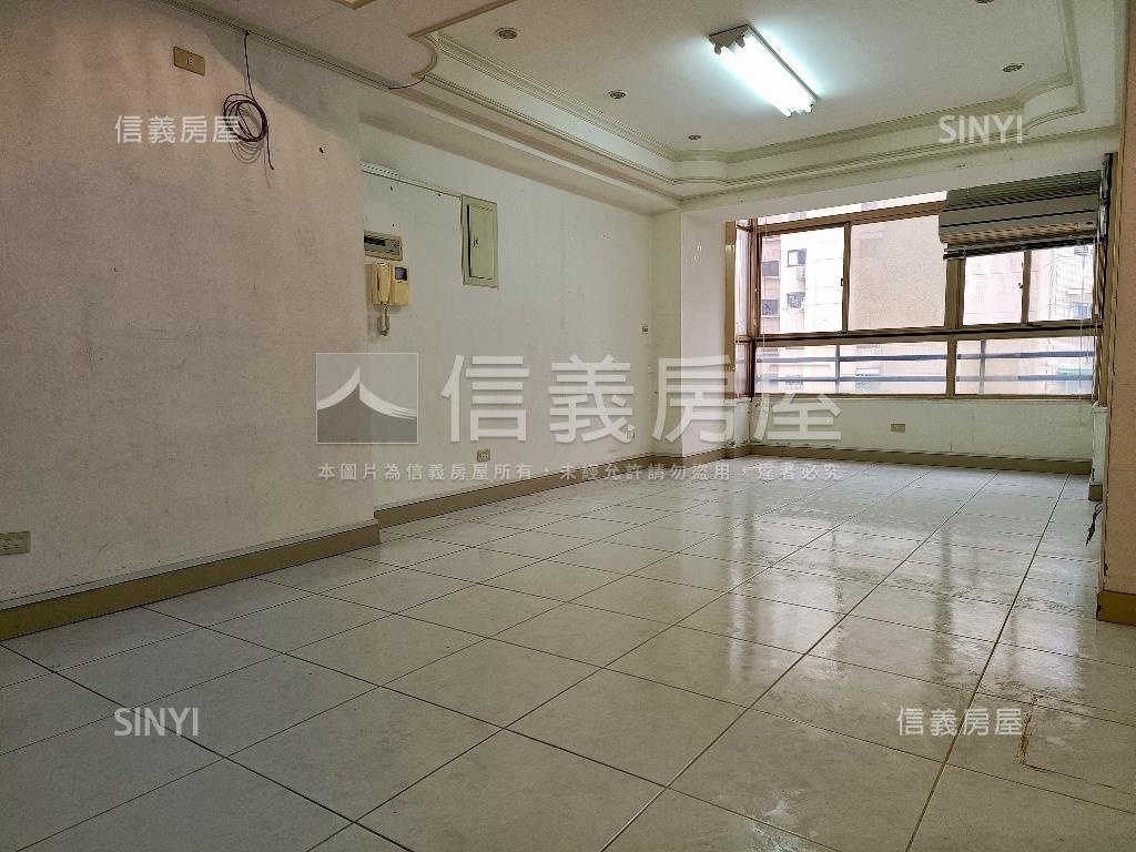 近捷運公園三房車位房屋室內格局與周邊環境