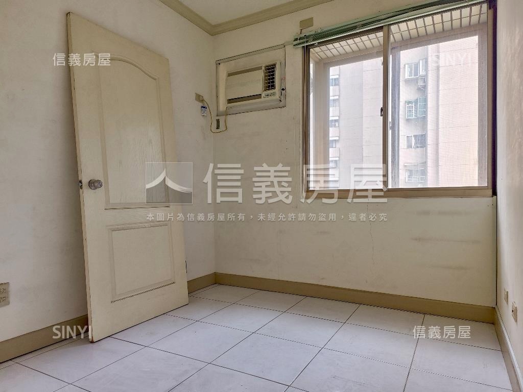 近捷運公園三房車位房屋室內格局與周邊環境