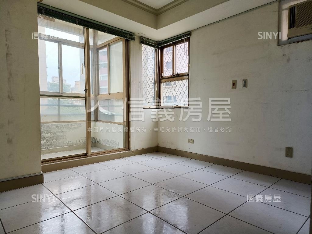 近捷運公園三房車位房屋室內格局與周邊環境