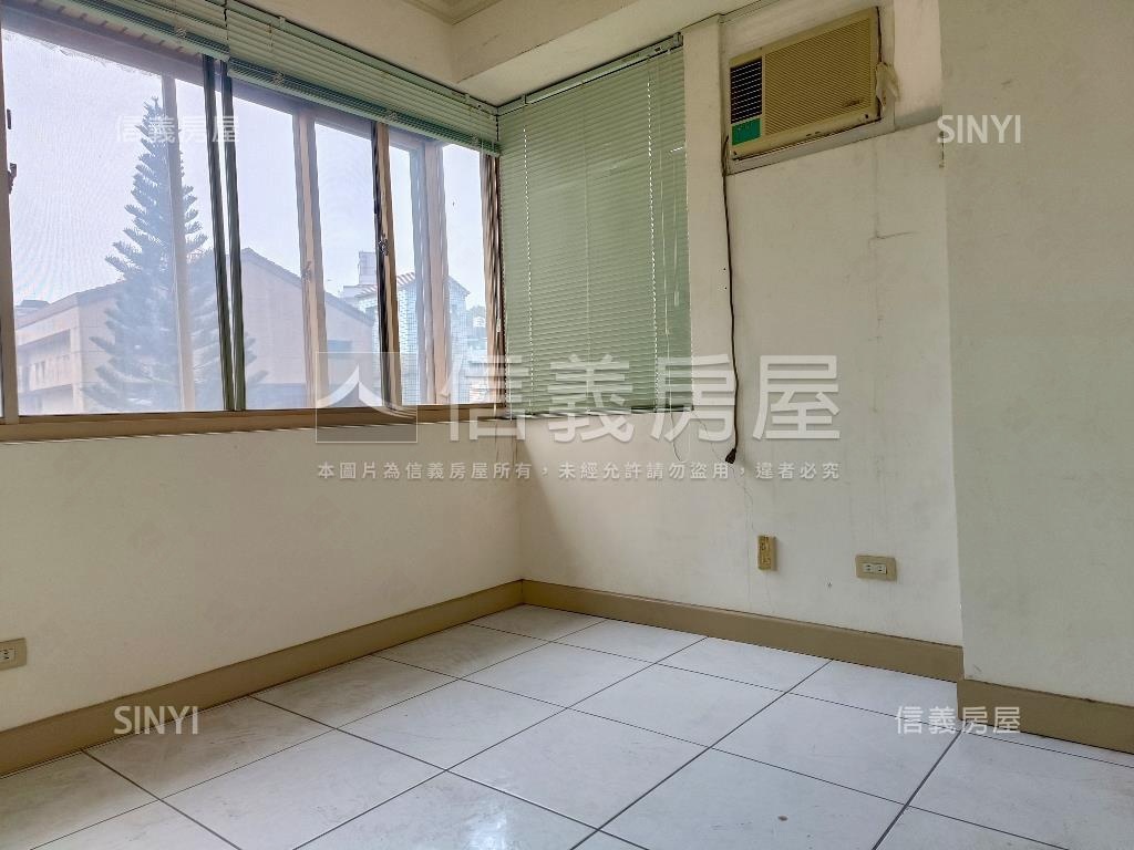 近捷運公園三房車位房屋室內格局與周邊環境