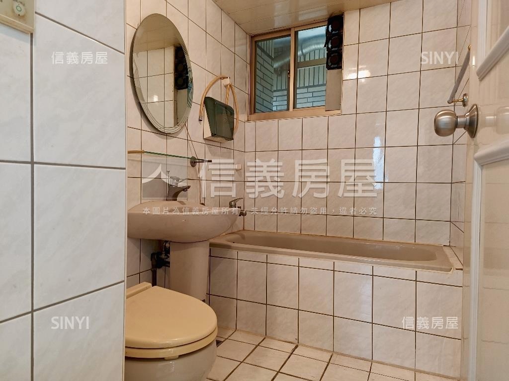 近捷運公園三房車位房屋室內格局與周邊環境