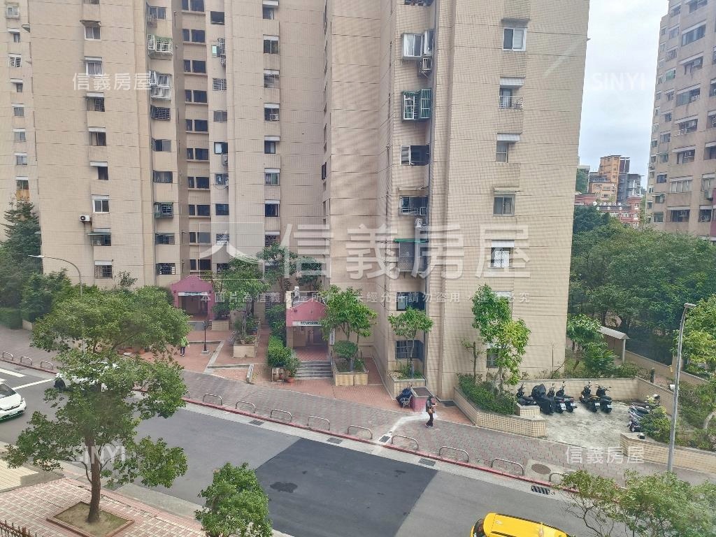 近捷運公園三房車位房屋室內格局與周邊環境