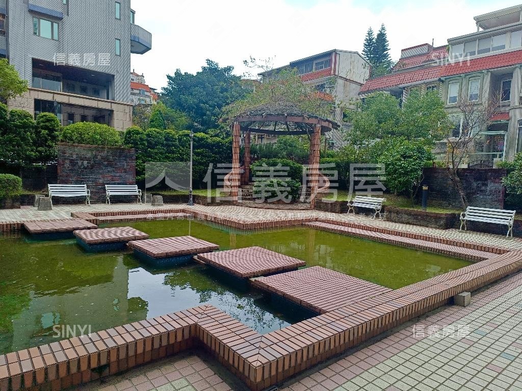 近捷運公園三房車位房屋室內格局與周邊環境