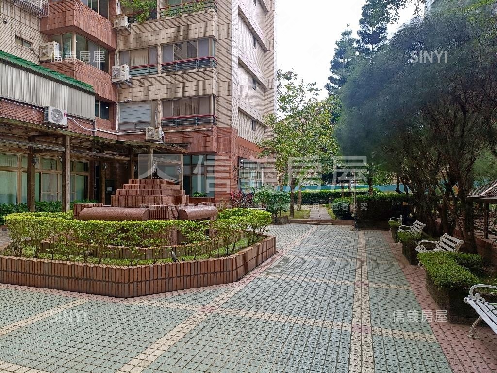 近捷運公園三房車位房屋室內格局與周邊環境