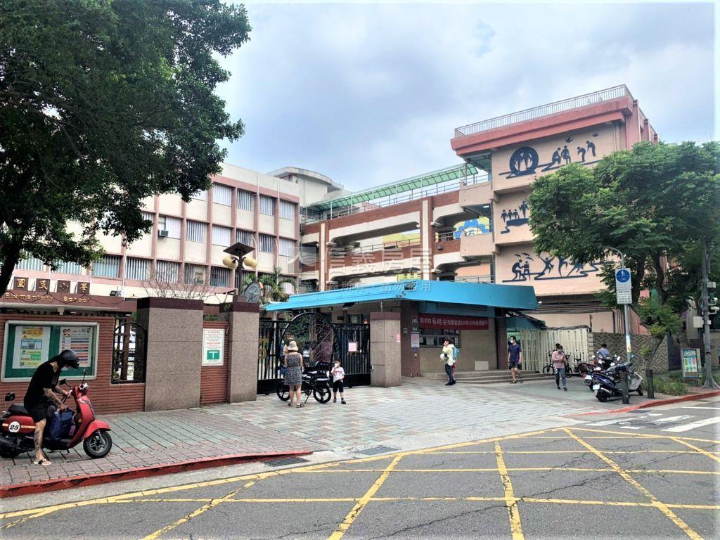 力方飛高樓三房與車位房屋室內格局與周邊環境
