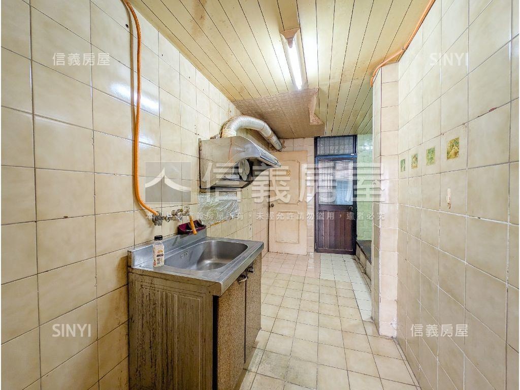 金華街邊間３樓美寓房屋室內格局與周邊環境