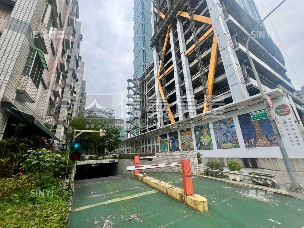 【世貿新城】綠意樹梢戶房屋室內格局與周邊環境