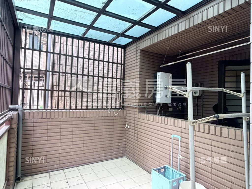 長榮凱悅兩房車位房屋室內格局與周邊環境