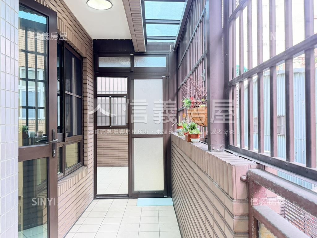 長榮凱悅兩房車位房屋室內格局與周邊環境