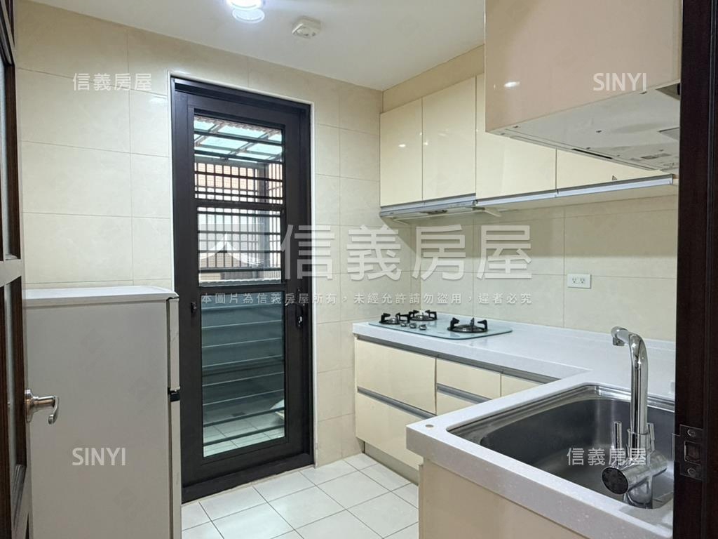 長榮凱悅兩房車位房屋室內格局與周邊環境