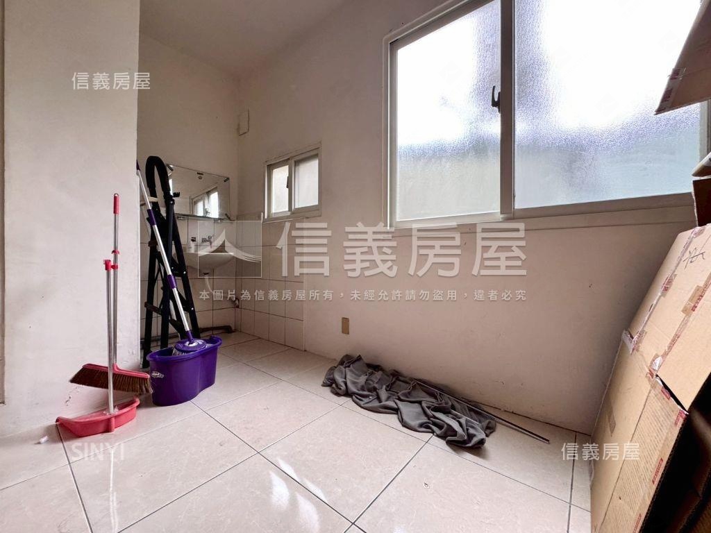 近一中商圈透天優質店面房屋室內格局與周邊環境