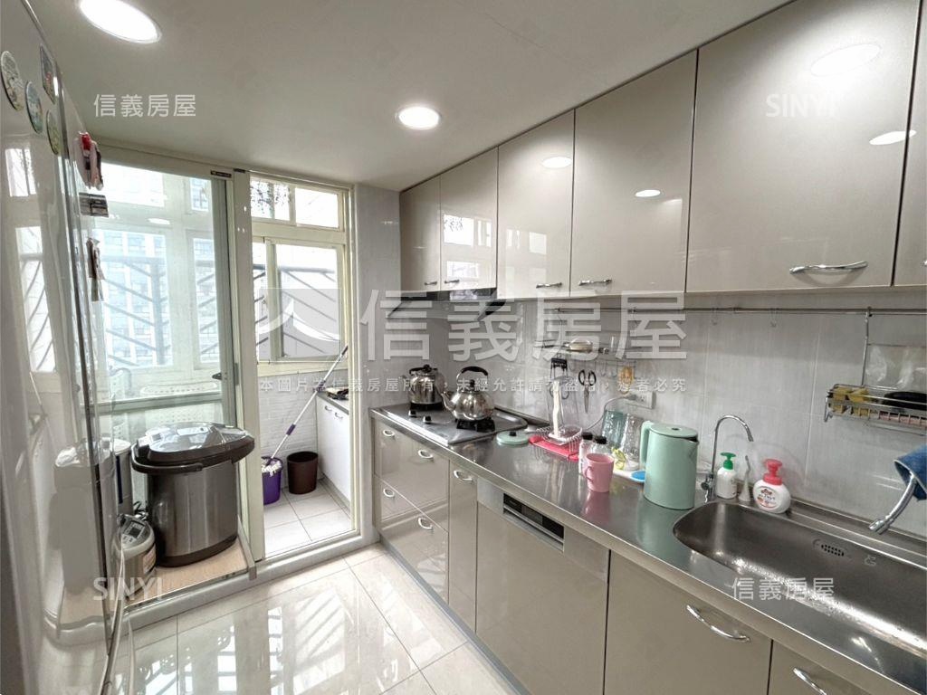 國泰書香美輪美奐三房房屋室內格局與周邊環境