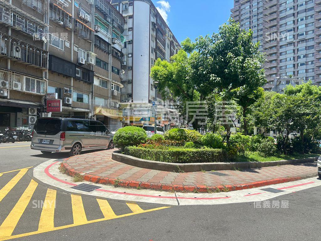 新接富邦華園黃金二樓房屋室內格局與周邊環境