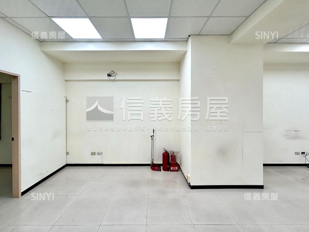 五路財神時尚店面房屋室內格局與周邊環境