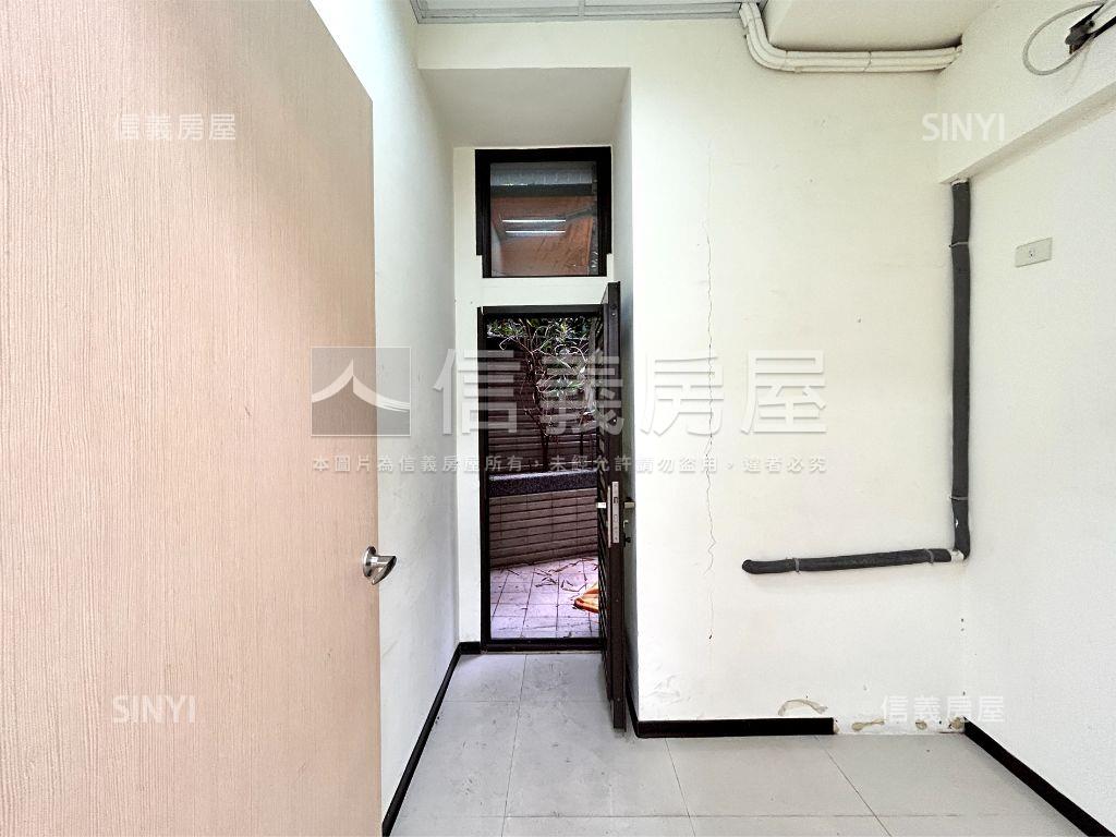 五路財神時尚店面房屋室內格局與周邊環境