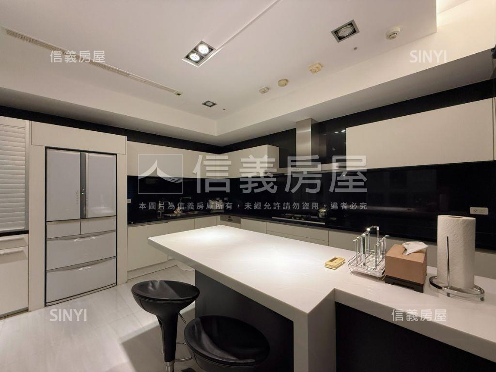面歌劇院聯聚仁愛精裝厝王房屋室內格局與周邊環境
