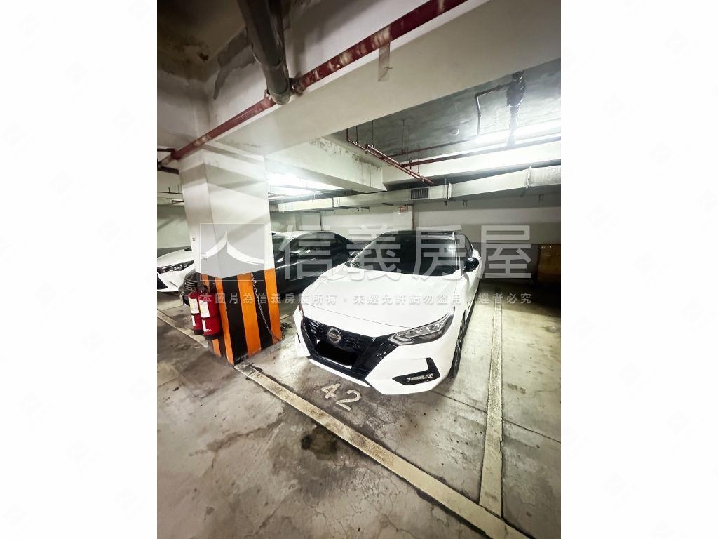 力霸國鼎Ｂ２坡平車位４２房屋室內格局與周邊環境