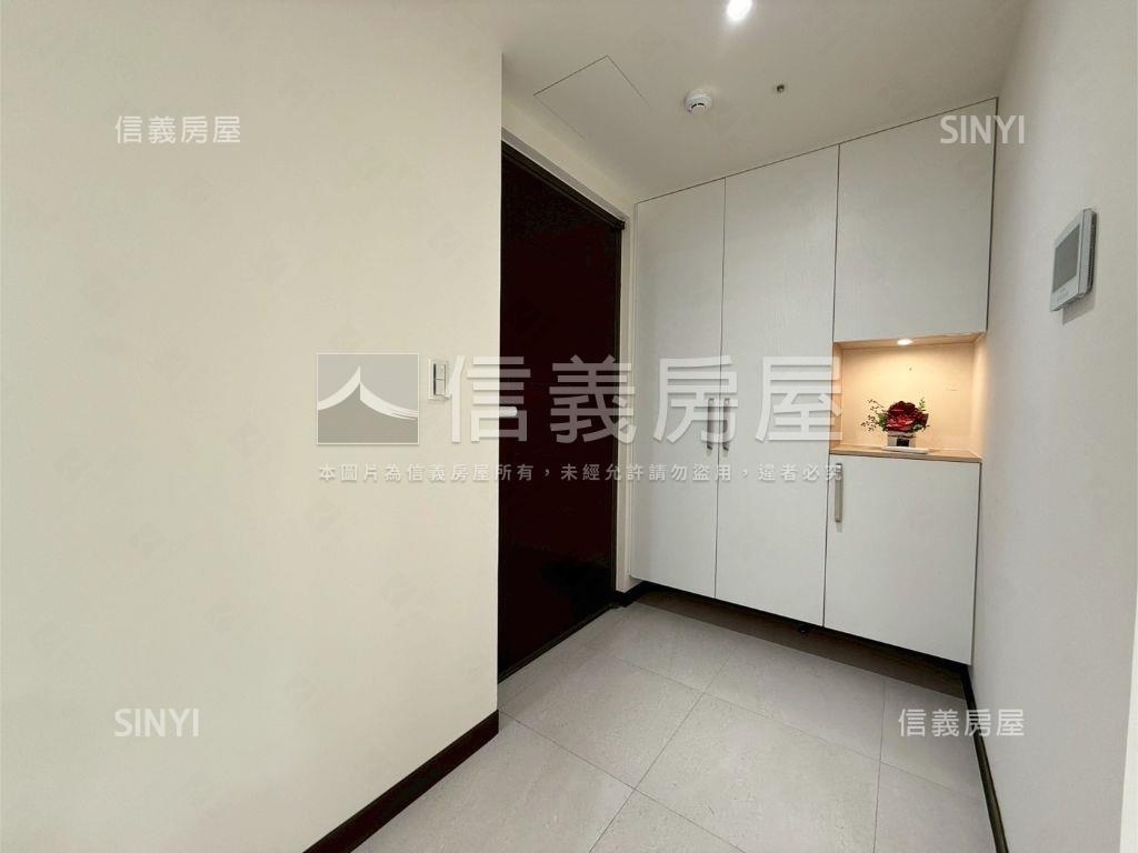 ＭＲＴ稀有Ｂ棟兩房車位房屋室內格局與周邊環境