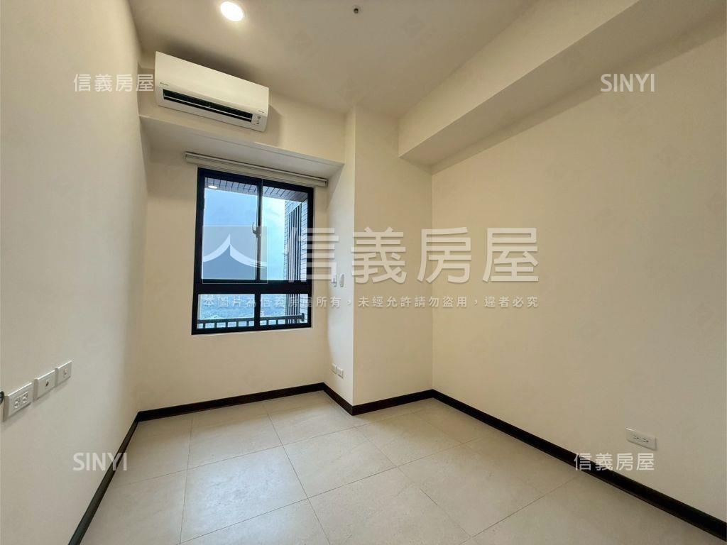 ＭＲＴ稀有Ｂ棟兩房車位房屋室內格局與周邊環境