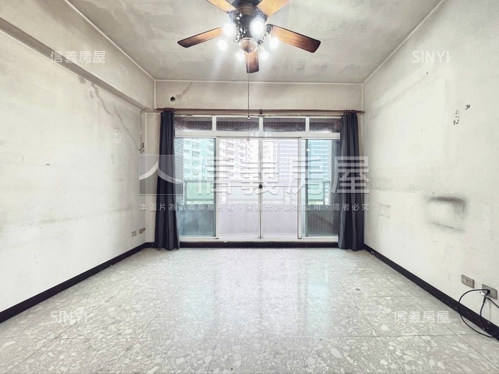 面公園邊間四房平車房屋室內格局與周邊環境