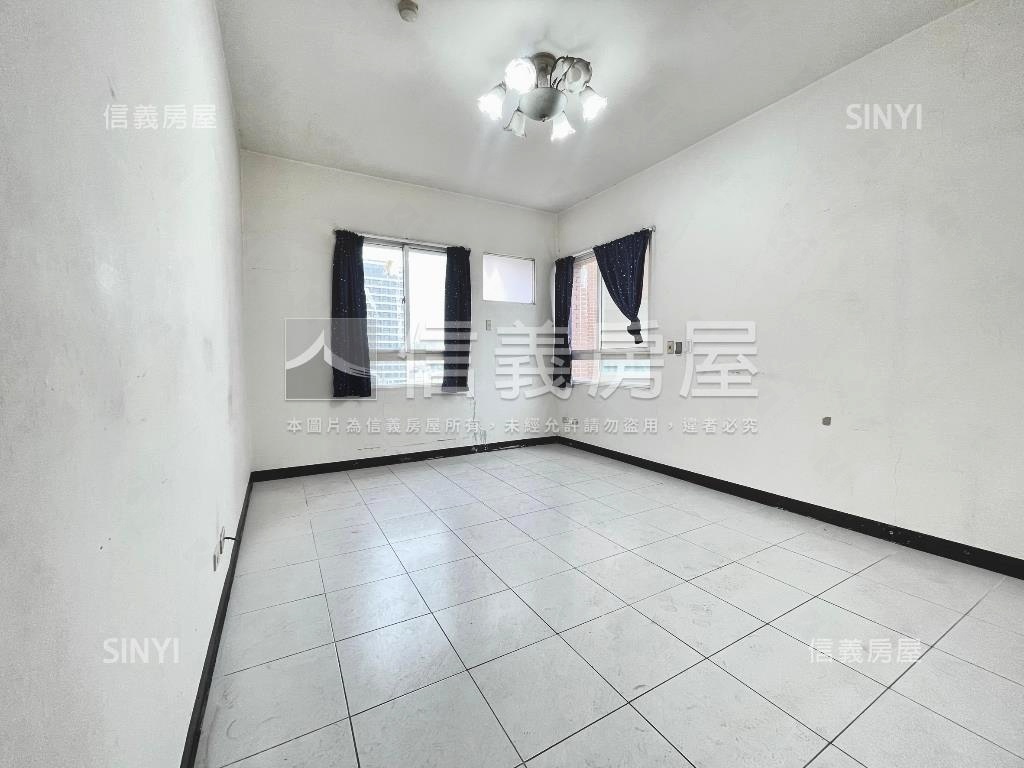 面公園邊間四房平車房屋室內格局與周邊環境