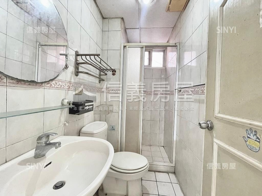 面公園邊間四房平車房屋室內格局與周邊環境