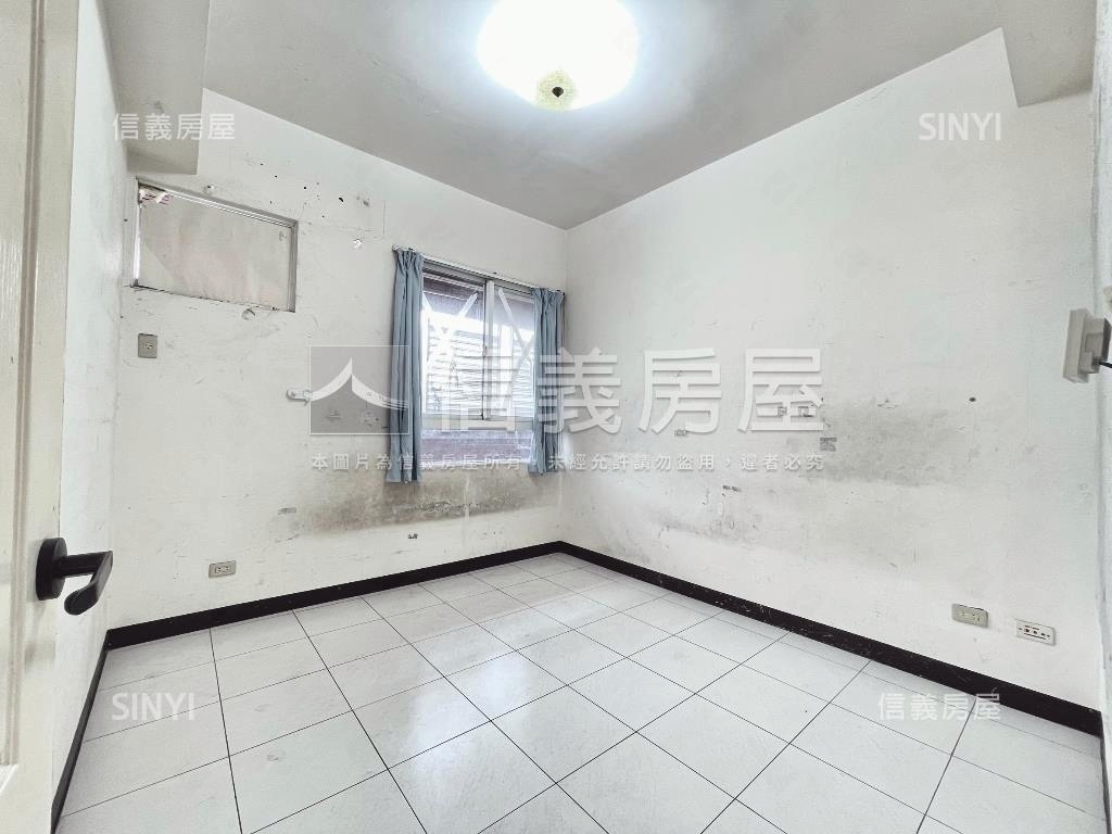 面公園邊間四房平車房屋室內格局與周邊環境