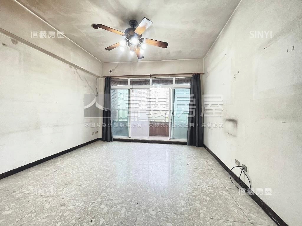 面公園邊間四房平車房屋室內格局與周邊環境