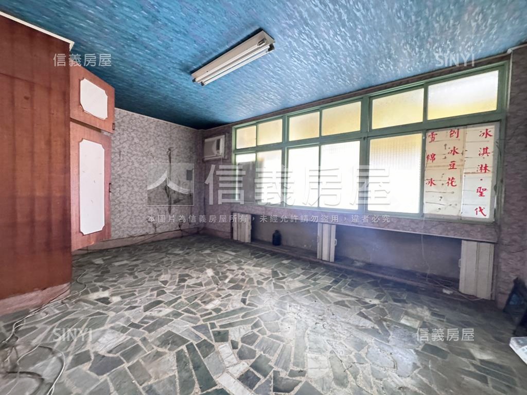 水萍塭公園對面的店面透天房屋室內格局與周邊環境