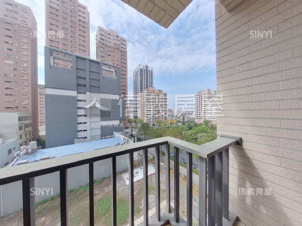 高雄鼎宇博愛之星決心處理房屋室內格局與周邊環境