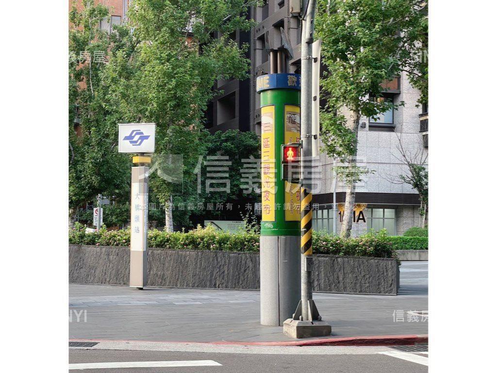 民族西路邊間方正華廈房屋室內格局與周邊環境