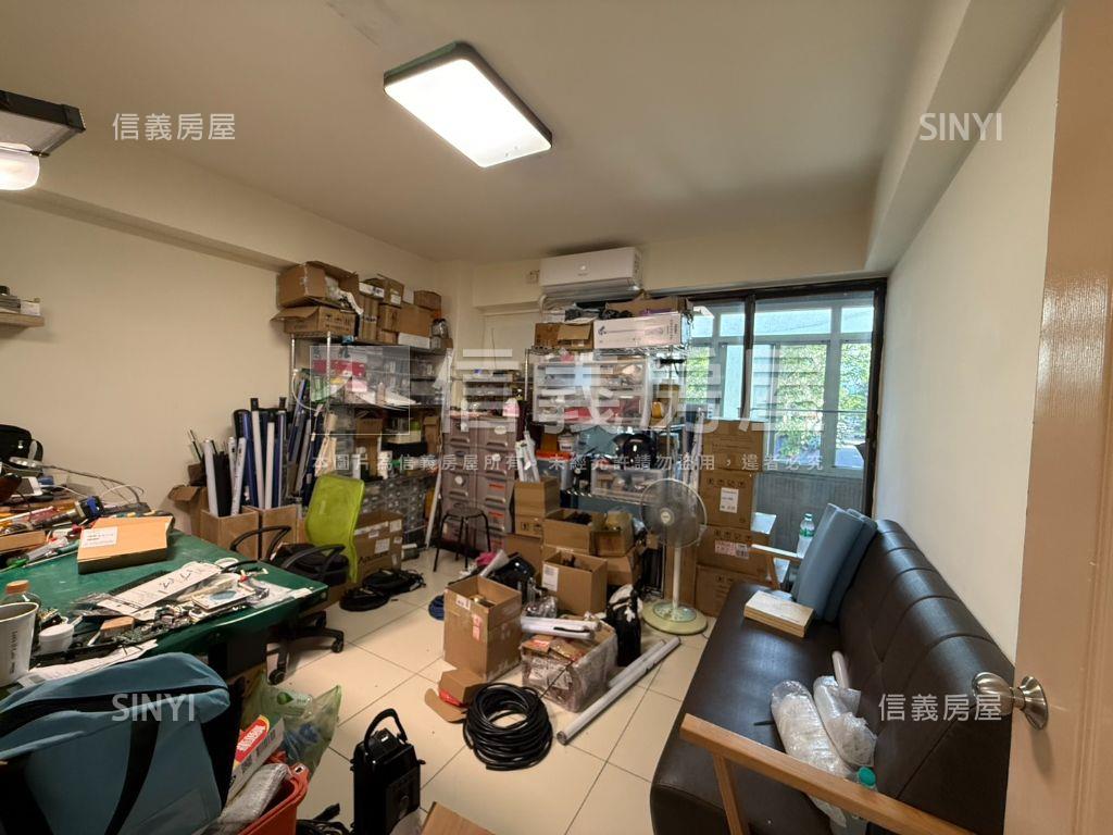 專任民族西路邊間方正華廈房屋室內格局與周邊環境