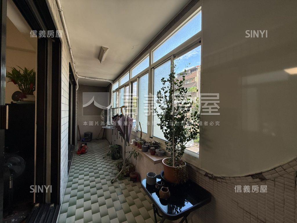 專任民族西路邊間方正華廈房屋室內格局與周邊環境