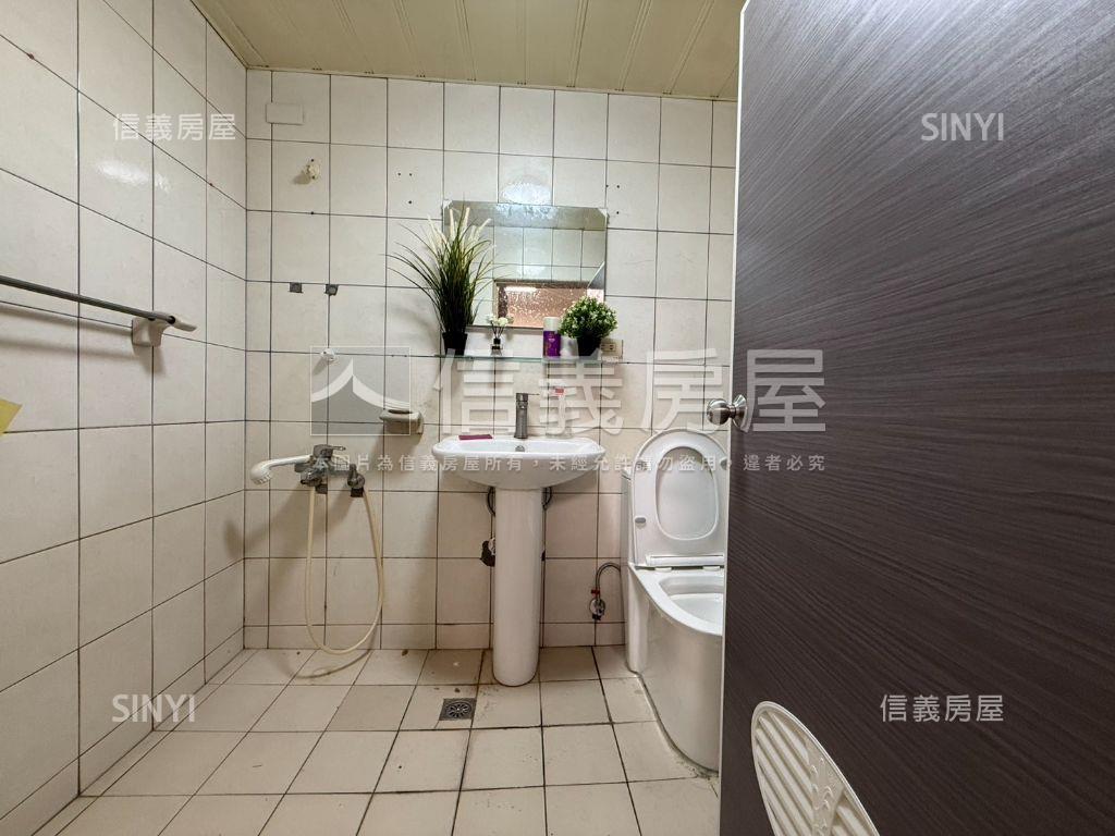 專任民族西路邊間方正華廈房屋室內格局與周邊環境